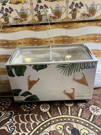 مجمده عارضه للبيع جديده صناعه تركي السعر 400 الف للتواصل 07723492906