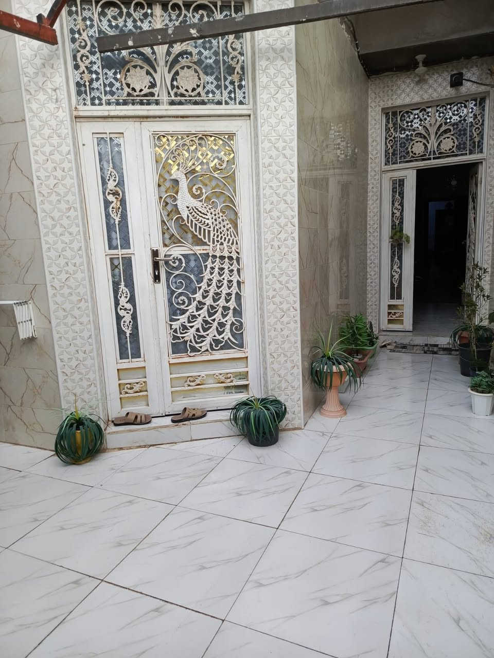 دار سكن للبيع منطقة ٣٦ مجاور معمل المرور 
مساحة ١٥٠ متر طابقين 
طابق ارضي غرفة واحده وصالة واستقبال. ومطبخ وصحيات 
طابق الأول غرفتين وصاله.وصحيات 
بناء جديد مرتب

رقم الأول ‭٠٧٨٠ ٨١١ ٩٧٦٣‬
رقم ثاني ***********

المكتب السماوة اسكان مقابل صيدلية رواد
