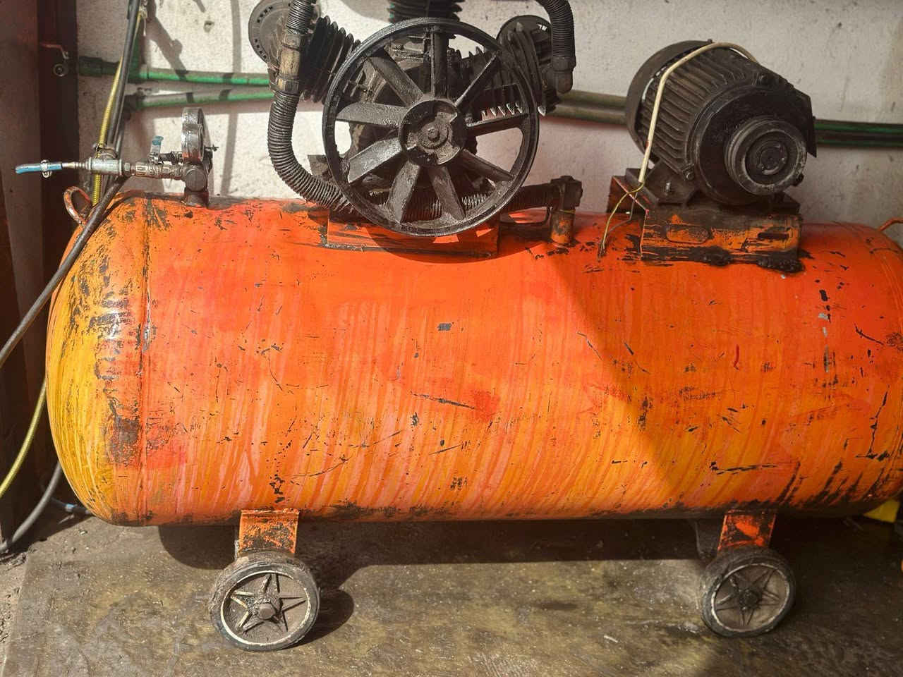 كمبريسر هواء كهرباء ثري فزي ١٠ حصان للبيع كربلاء المقدسة حولي مستشفى الكفيل تفاصيل أكثر لاتصال عل رقم ***********
