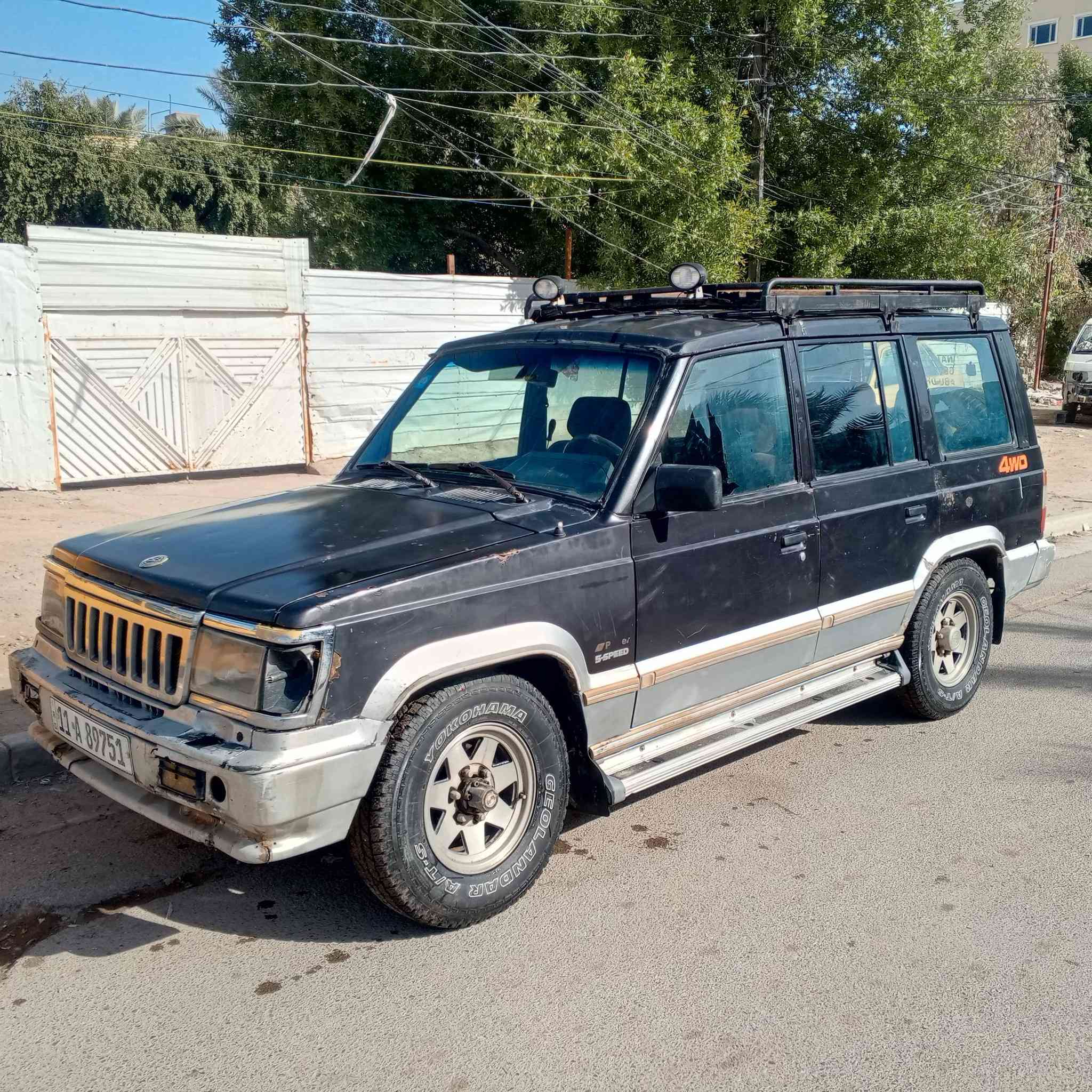 سلام عليكم..سانك يونك موديل 93  رقم بغداد بسمي مكينه حاويه كير اكسل عل ضمان دفع رباعي شغال صبغ بلادي عل شركه باتري جديد تخم تاير صدر نص عمر.. بيه تلحيضات بصيطه السعر.29. بيه مجال قليل ***********
