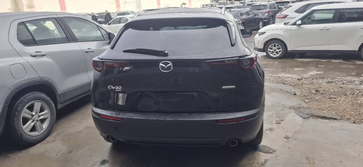 Mazda cx30 2024 
مواسەفاتی سلێکتە
بۆنیت و چەمەلەخ و دەرگایەکی بۆیاخە لەگەل سەقفەکەی بە بێ وەرگەران سەقفەکەی لەسەر قوپاوی بۆیاخ کراوە کەمێک ناوگرتنی هەیە 
٢٦ هەزار مایل ڕۆشتووە 
بەشەرتی ڕەقەم
125 گەڵاو مەجال
*********** السليمانية, العراق
