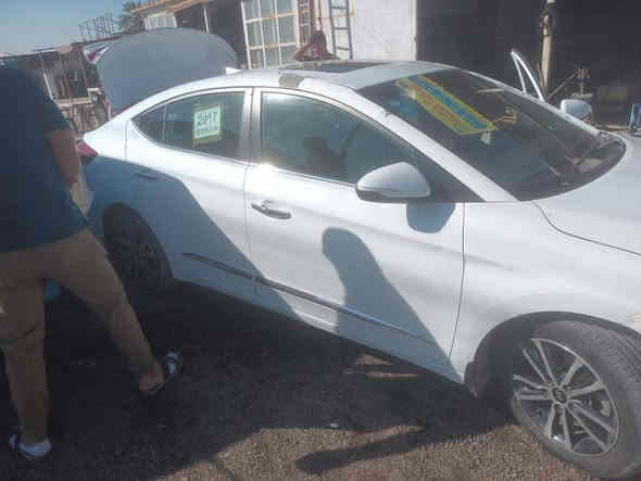 لنترا 2017 امريكي 
بيه قطعه وحده صبغ 
ب110وبيه مجال 
***********
***********
