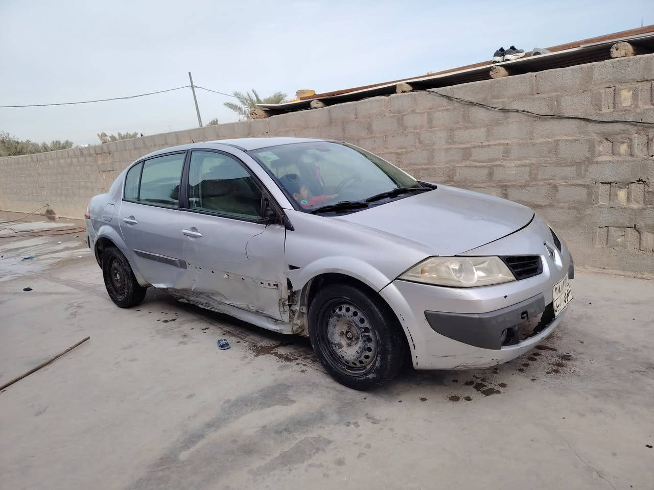 رينو ميكان 2014 بصمه بيه حادث بصيط مثل ما واضح بل صوره السياره بيه بس وكاله  وبيه كازكت هوه السياره أحله من الصوره مكانه نجف *********** علي.      السعر 27 وبيه مجال للشراي  رقم أربيل
