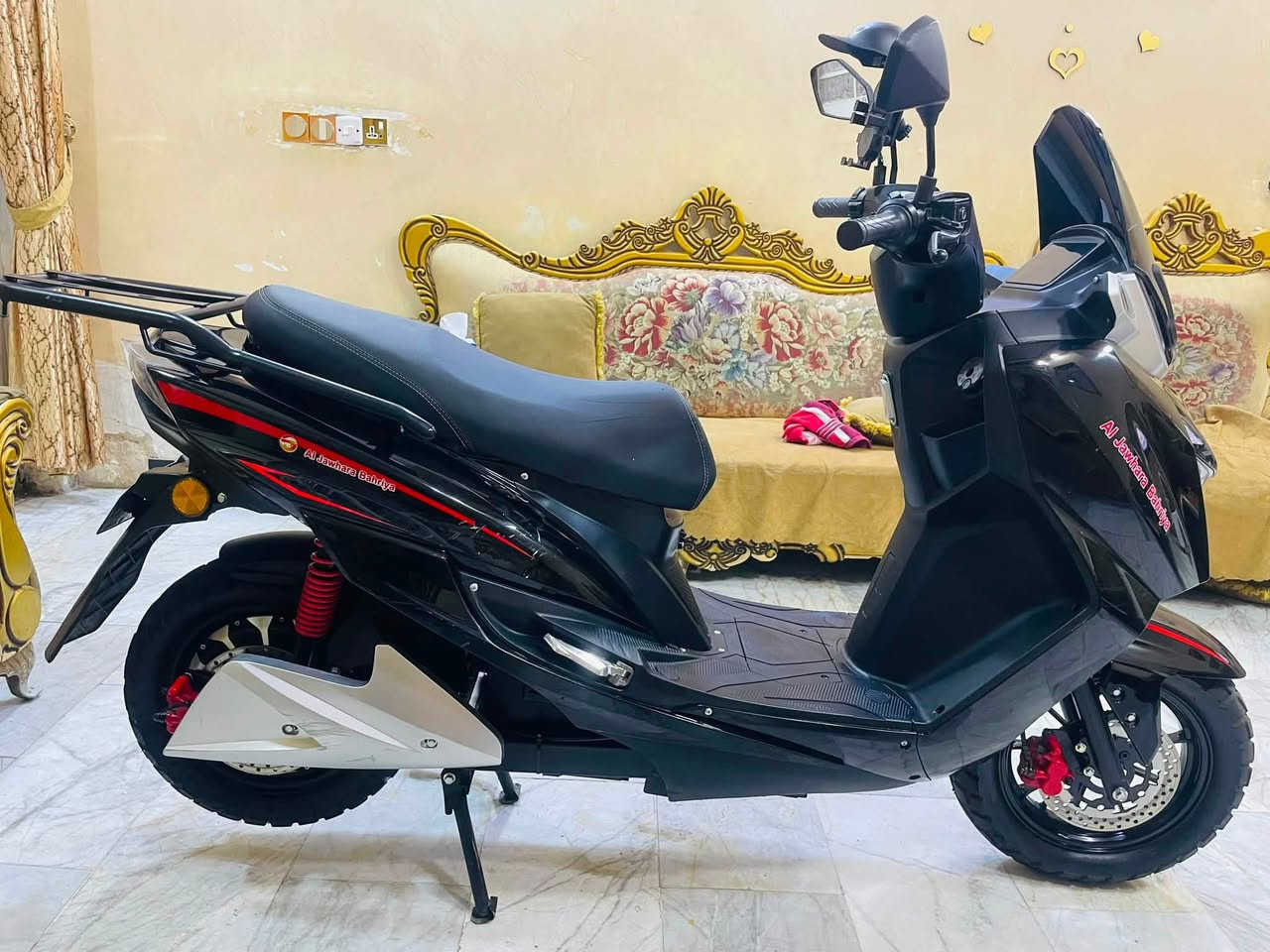سلام عليكم 
دراجه تي ماكس للبيع 
6 بطاريت كرافين 
ملف 2500W
نضام بارك P 
نضام رجوع للحلف R 
بريك  ABS امامي خلفي 
لد امامي خلفي متغير 
سعر 950 الف وبيها مجال 
مكان : بغداد الجديده 
للاستفسار :***********
