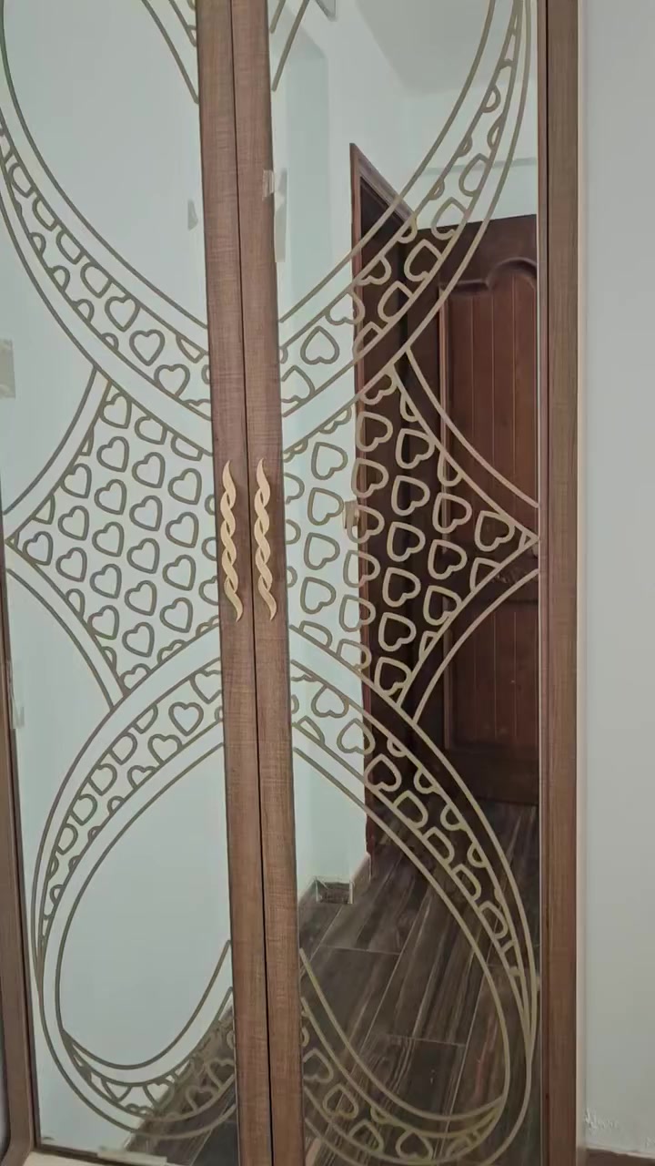 كنتور ب٨٠ الف وميز تلفزيون السعر ٧٥ الف ***********
