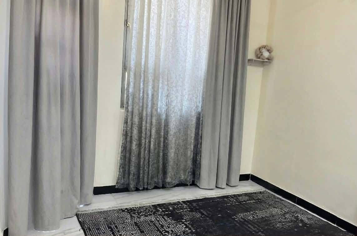 مشتمل للبيع حي حكيم شارع كاله أو افران الهادي قرب كورنيش مساحه 100متر بناء طابوك يتكون من غرفه نوم وصاله ومطبخ واستقبال مرقم من قبل البلديه للاستفسار ***********
