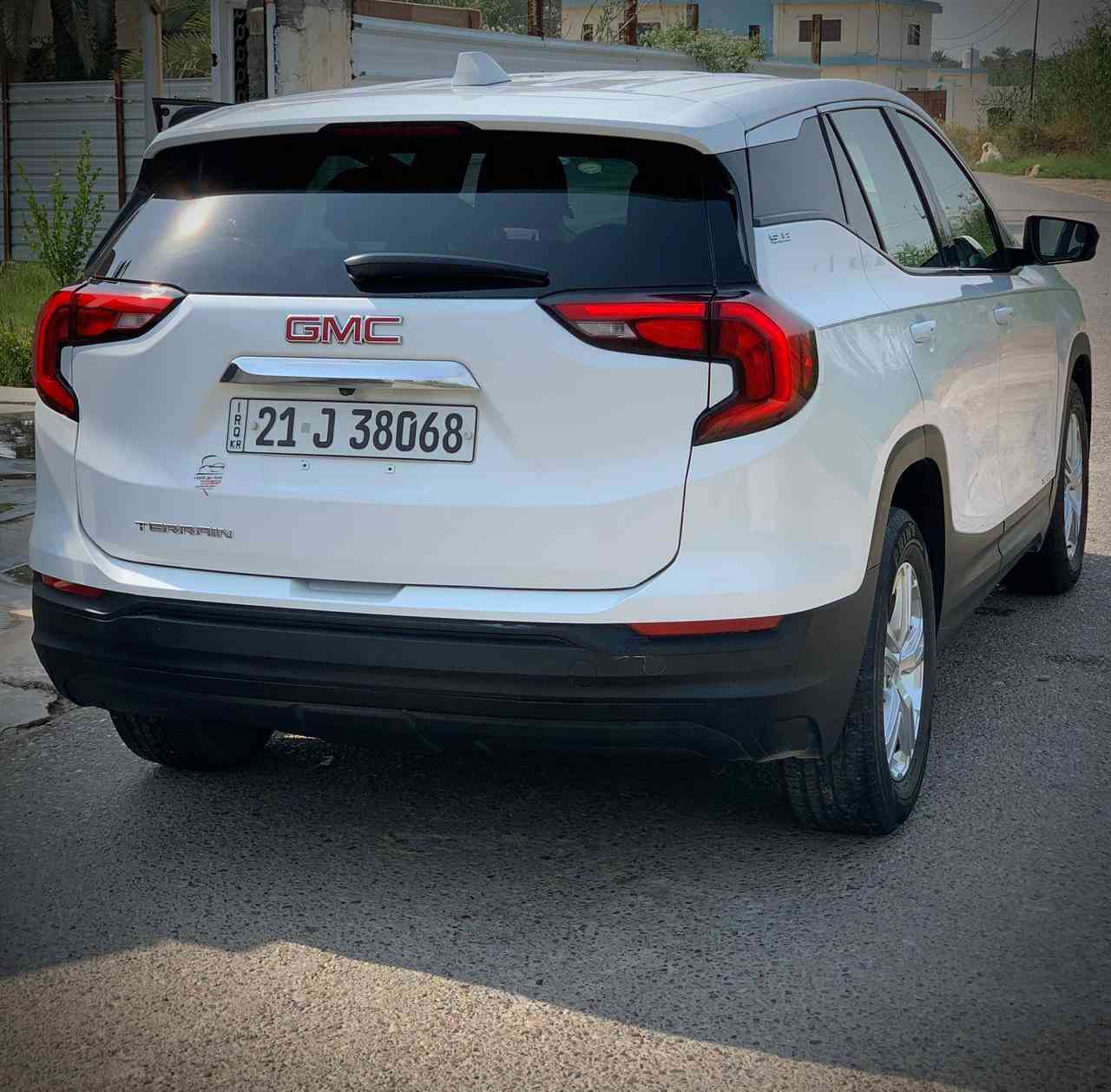 السلام عليكم جمسي تيران ٢٠١٩ ا امريكي للبيع محرك ١٥٠٠ تيربو رقم سليمانية انكليزي جديد مواصفاتها
بصمه 
لد ترحيب
شاشه بلاديه
 كامره خلفية 
تحكم ستيرن
منضومه زنون عالي ناصي
٣ اوضاع للسياقة 
تخم تاير جديد حداديه جديدة تبريد تدفئة شغالات
ضررها الصندوك الخلفي ومستبدل بلادي نفس 
 اللون سياره جداً نضيفة
السعر 155 وبيها مجال
العنوان بغداد 
للاستفسار ***********
