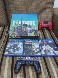 PS4فات نص تيرة يدات ثنين  و3أقراص 170 الف وبي مجال 07856169888