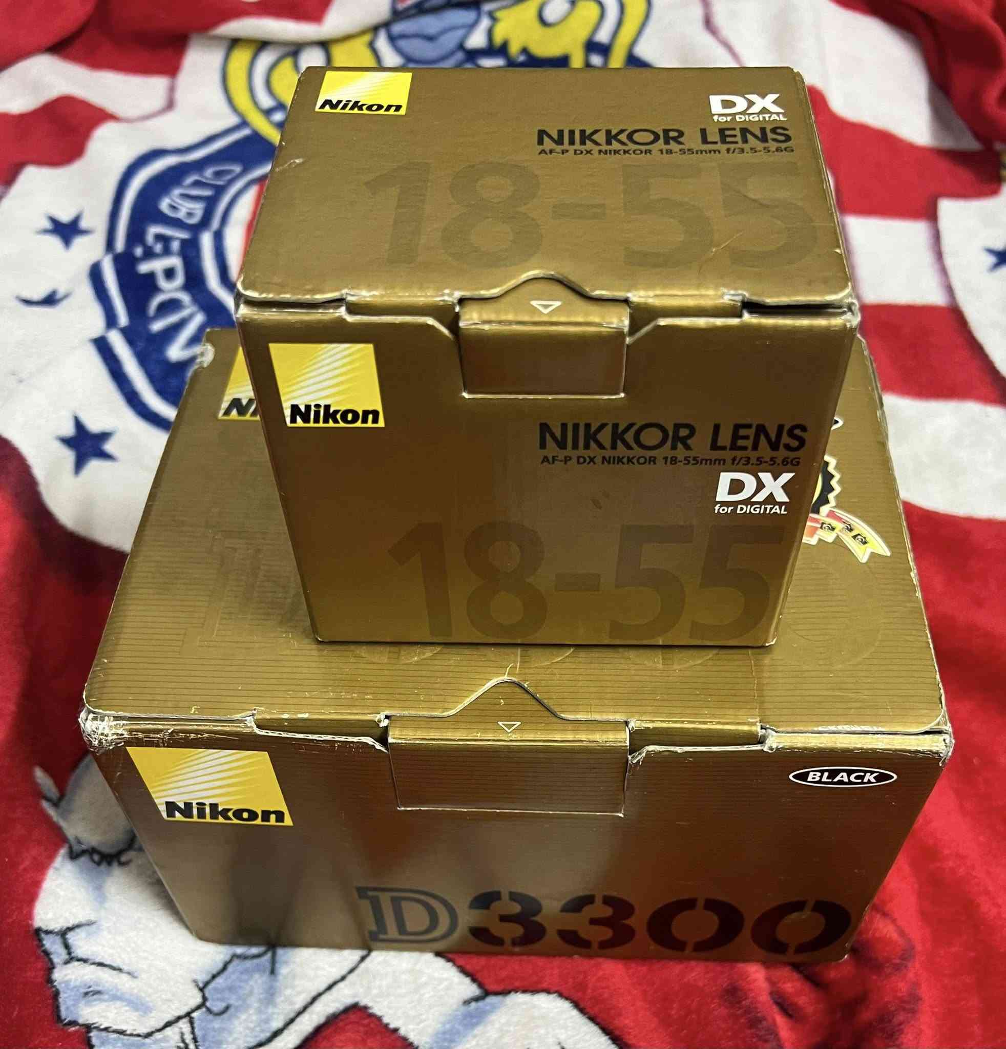 كاميرا نيكون 3300
جديده استخدام شهر ملحقاتها كامله واصليه 
عدسه 18-55 مع زوم رياضي 70-300
كريب نيكون 3300 ياخذ بطاريتين 
السعر 550
مكاني بغداد ***********
