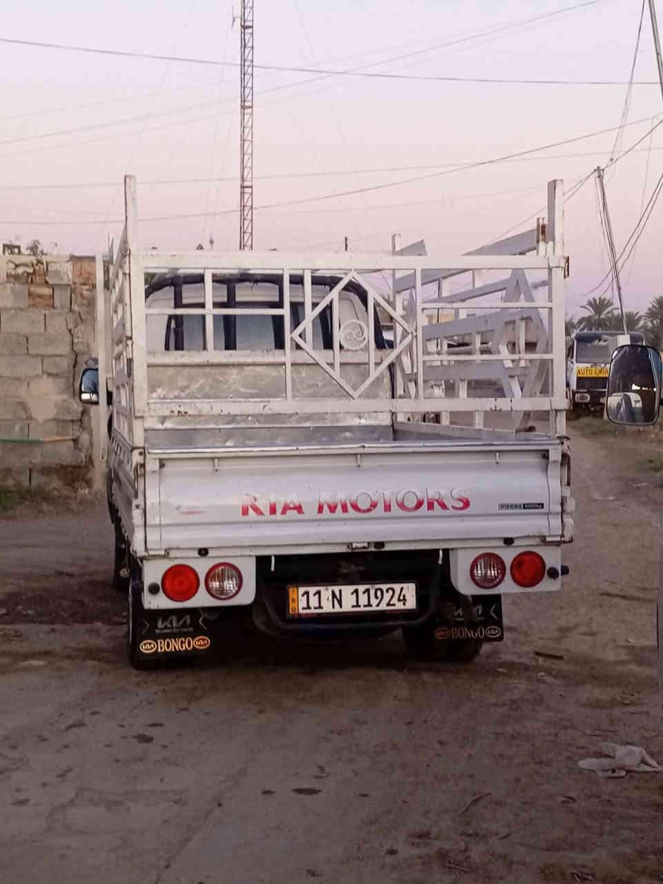 السلام عليكم كيا حمل موديل 16 جير محرك اكسن خير من الله السياره تخن صدر امامي خلفيد ماكينه لا تنقص ولا تبخير رقم بغداد انجليزي مكان السياره اطراف التاجي سيطره النباعي السعر والاستفسار على هذا الرقم***********
