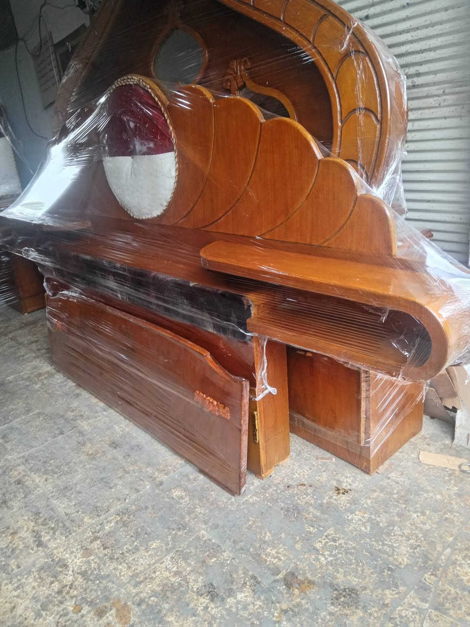 غرفه نوم للبيع السعر 400 وبيها مجال اتصال على هذا الرقم ***********
