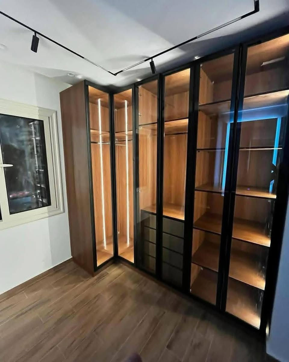 ✨ دريسين روم… مو مجرد خزانة، هذا عالمك الخاص ✨
نصمملك دريسين روم على ذوقك ✨
تفصيل دقيق ✔️
استايل إيطالي عصري ✔️
استغلال مثالي للمساحة ✔️
👗🧥 كل قطعة بمكانها… وكل تفصيل يحچي فخامة
من التصميم إلى التنفيذ، شغلنا تسليم مضمون وجودة عالية
📍 معمل الأثاث الإيطالي
واسط – قضاء الزبيدية
خلف محطة الوقود – مجاور مدرسة سكينة
📞 للحجز والاستفسار:
***********
💬 اكتب لنا بالكومنت:
تحب الدريسين روم يكون مفتوح لو مغلق؟ 👇
وخلي التصميم علينا ✨
