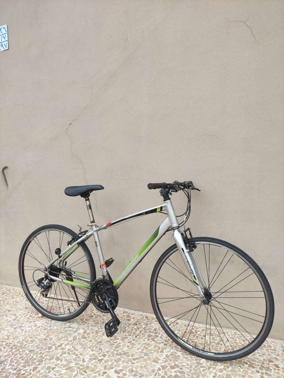 السلام عليكم ...جُمعة مباركة
دراجه ماركة #MERIDA  العالميه ماركه غنيه عن التعريف صنع

ياباني اصلي فئة  #MERIDA_CROSSWAY  

حجم 28 (C700) ....منشأ يابان اصلي 🇯🇵💯Made in japan

فوول ألمنيوم خفيف جدآ ..لشه مضلع حديث فول سلاسه وسرعه

🍏لون مميز سلڤر لامع ميتاليك مطعم بأخضر فسفوري واسود🍏

سستم شيمانو كامل سيت #SHIMANO_ALTUS

بدالات السرعه 8X3 سحب دفع #شاشه حديث

سستم بريكات تيكترو بالمكان سلس جدا

ستيرن نفخ حديث مختوم ميردا MERIDA

تايرات كتان اصلي مختوم ميردا نقشة ناعمة

وياله طبقتين مصممه لتحمل الاوزان الثقيله والطسات اصلي مختوم MERIDA

سرج طبي اصلي مختوم ميردا MERIDA

كمبليونات وياله وسرج سلايت...حتى كمبليون السرج مختوم ميردا

🔴الدراجه قطعه مال حاويه غير مستخدمه داخل العراق....ختم ليبل واحد حتى القبضات والوياله والتاير مختوم #MERIDA 
ما بيها برغي مبدل على وضع الشركه بلاد ...ما بيها اي نقص كامله وجاهزه وبالحقيقه احلى بهواي من الصور خاصه لونها 

المكان موصل الجانب الايسر....السعر 225 الف (ثابت _ نهايتة)

يوجد توصيل بغداد 

رقمي للتواصل ***********
