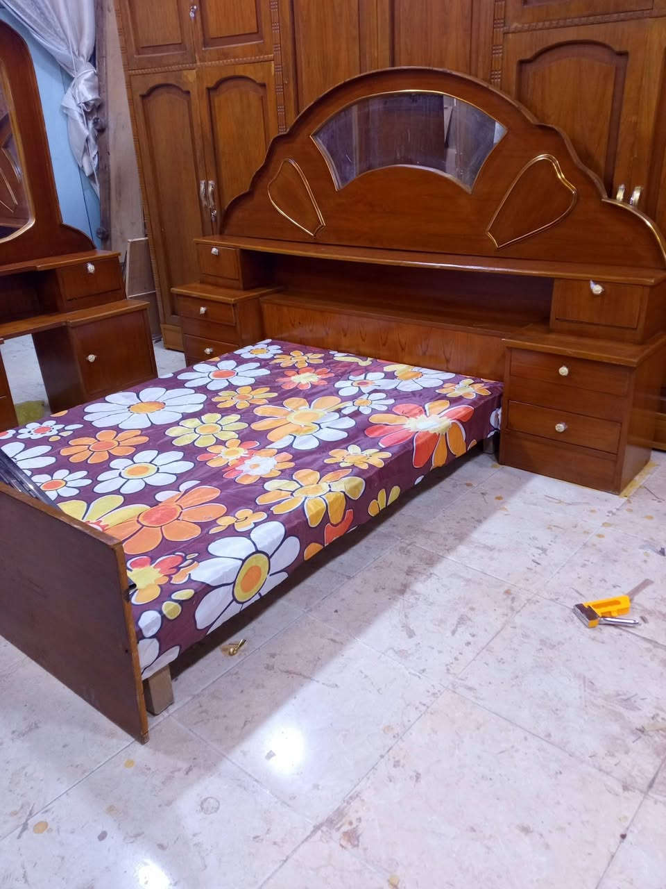 سلام عليكم غرفه حطاطة مستخدمه السعر 550وبيهة مجال المكان رمادي الملعب سوك سلاله ***********
