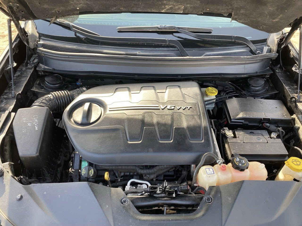 جيب شيروكي 2019
لمتد مفولة مواصفات
حجم المكينة V6 سته سلندر 3200 
رقم بصرة الجديد - باسمي تحويل ثاني يوم
ماشية 167 الف كيلو متر 
الجيك انجن مامشتغل بيها 

الضرر 
حادثها بنيد وجاملغ 

المواصفات 
•لمتد V6 3200 السيارة تسارعها خير من الله 
• خزن كشنات ميموري 
• شاشة كار بلي وكامره دواره 
• مثبت سرعة 
• تبريد قطعتين 
• كشنات حضن جلد + تدفئة 
• رادار جانبي - رادار خلفي - نقاط عمياء 
• تشغيل عن بعد (شغال) 
• اوتو ستوب 
• لايت زنون + كشافات 
• تبريد ثلج 
• منافذ USB امامي خلفي 
• سستم صوت متكامل 
• نضام ABS مانع انزلاق 
• سايد بريك كهربائي 

السيارة متعوب عليها 
داينمو جديد وكاله - دبل فان جديد وكالة - تخم تايرات جديد - باتري جديد - راديتر سراوين - برمجة مراوح 
الحماوه انساها ماتعبر ال 95 ابد 
مكاني البصرة - القبلة 
السعر 145 ورقة
***********
