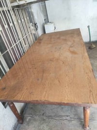 ميز طعام • بدون كراسي