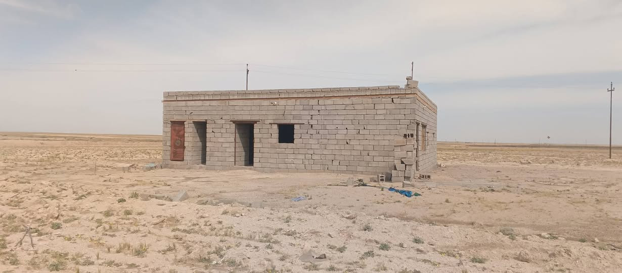 السلام عليكم ورحمه الله وبركاته 
مزرعة للبيع في ام عنيج اللحيس 
53 دونم تحتوي على بيتين+ بيرين ماي+محولة كهرباء 
+ طن حديد السعر 40 مليون وبيها مجال 
الاستفسار ***********
