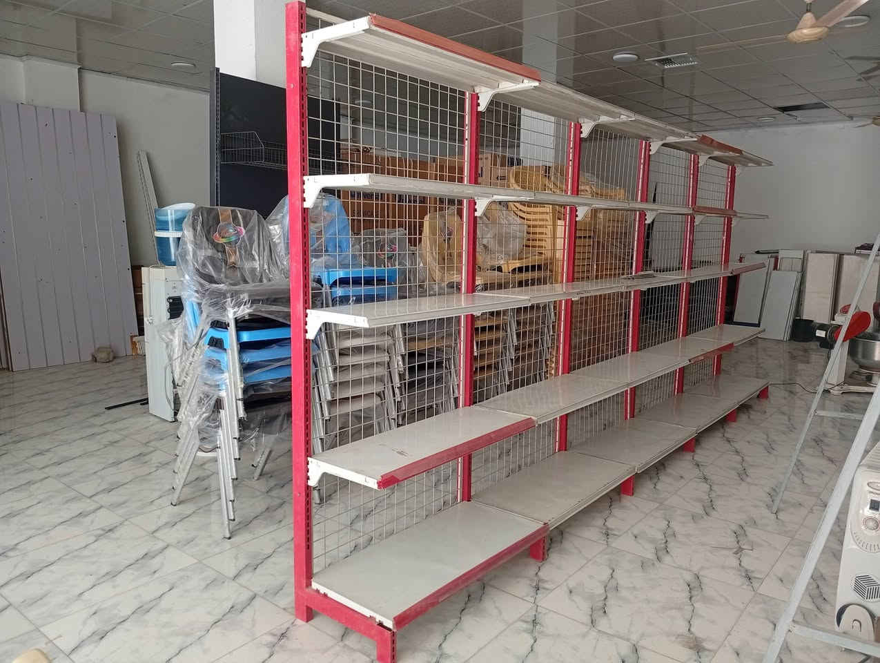 ڕەفی مارکێت بەتاکو کۆ بەردەستە...
پێشنگای میر لەکەلار هەموو جۆرە ڕەفێکی مارکێت
ناوەڕاست  لادیوار  هەڵواسراو هەیە
پێ ویست ناکات بەدووای بەگەڕێت لێرە هەموو شتێ هەیە
بەسەعری جووملەی ئمڕۆ 
ناو نیشان کەلار گازینۆ بەرام بەر ئاسایش 
پەیوەندی بکەن بم ژمارەوە
***********
پێشنگای میر لەکەلار
