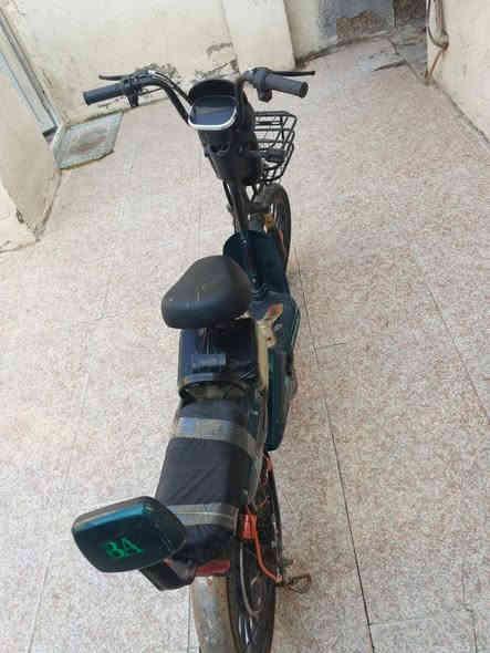 السلام عليكم 
دراجة شحن للبيع 
السعر 175 وبيها مجال 
العنوان البصرة حي الاصدقاء 
للاستفسار ***********
