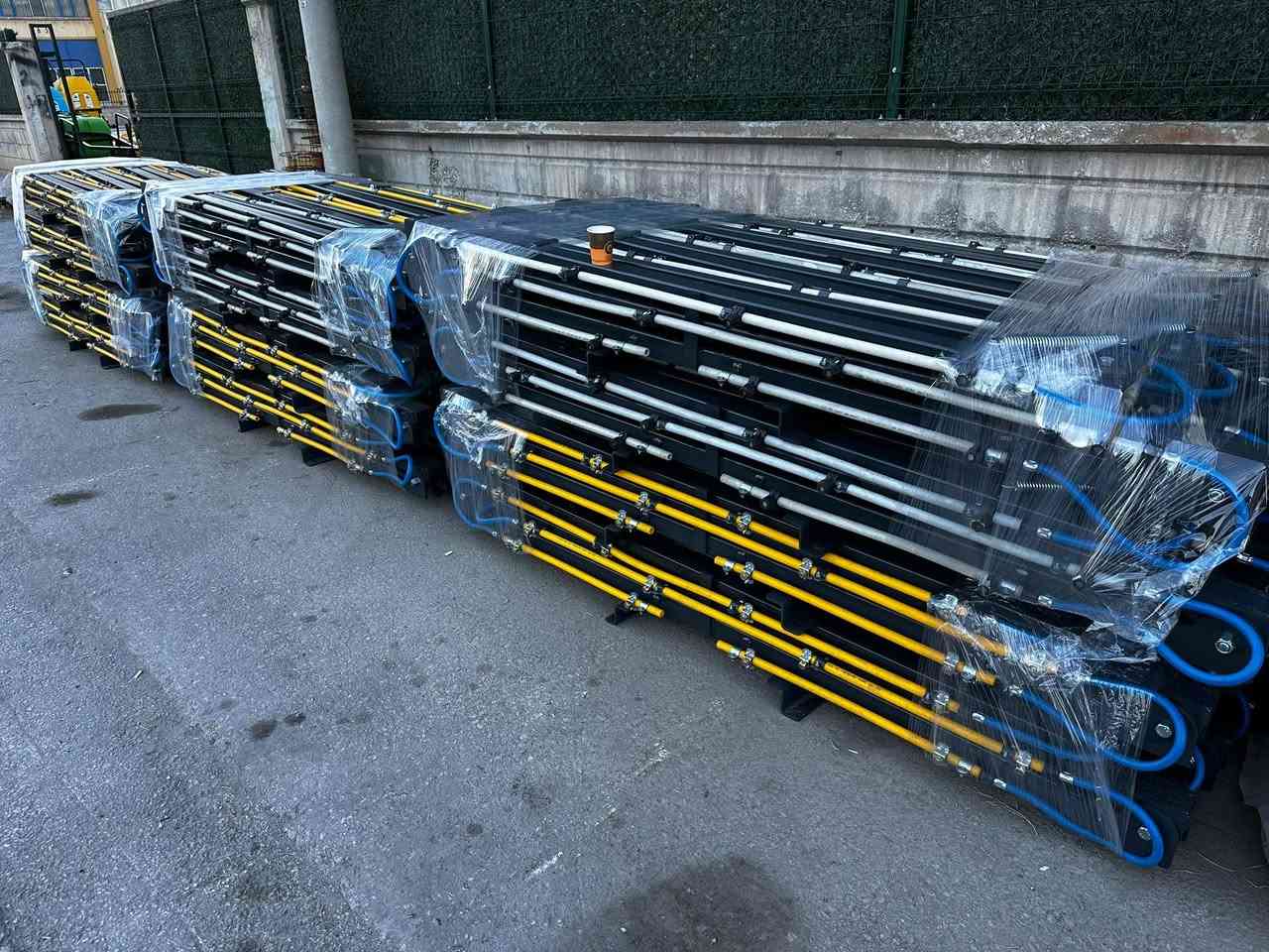 تعلن شركة أرض الغدير للتجاره العامه عن توفر مرشات مبيد (هولدرات) سعه 400 و 600 و 800  لتر هيدروليك وعادي الجناح الثقيل للمزيد من المعلومات الاتصال على الأرقام التاليه
 *********** /*********** العنوان كربلاء المقدسه طريق كربلاء نجف عمود 785 مقابل مطار كربلاء الدولي
