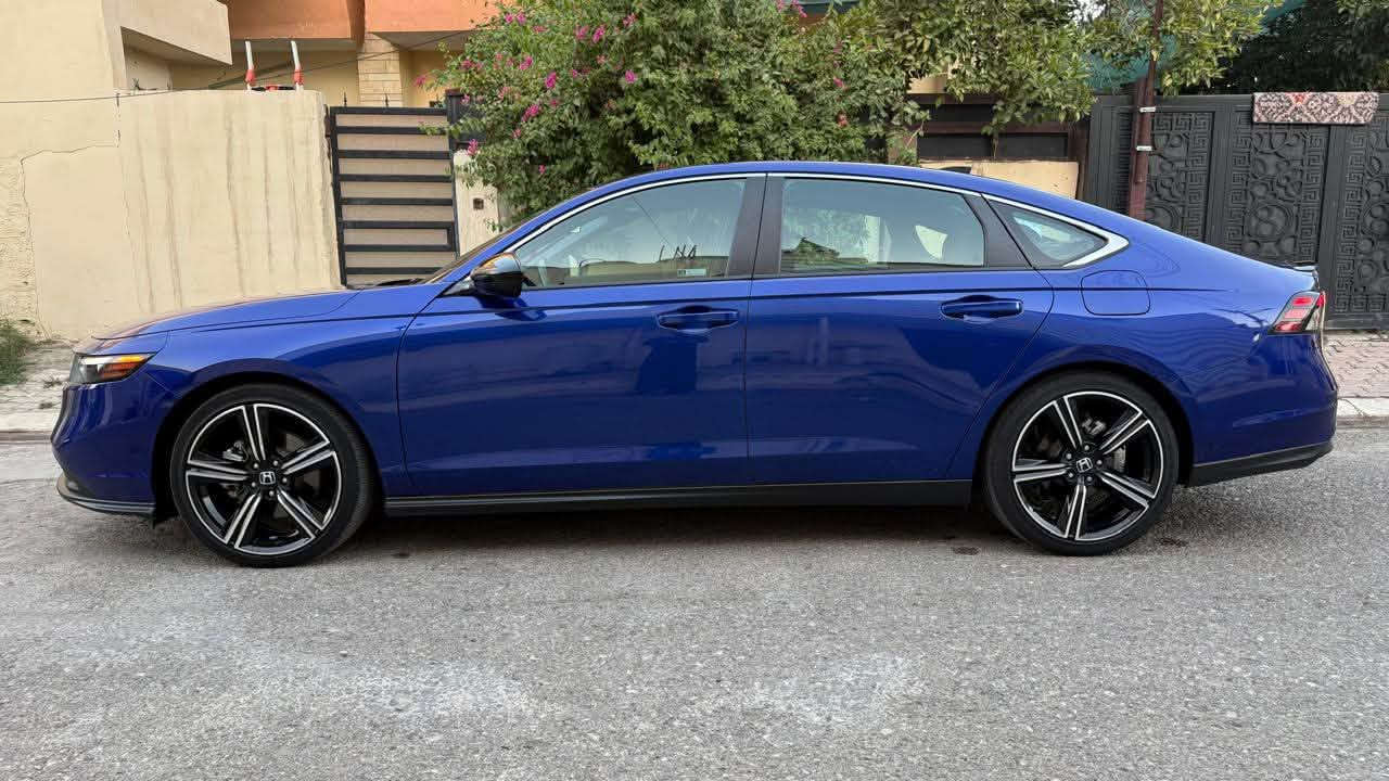 🚗 هوندا أكورد 2024 سبورت

✅ محرك 2.0 لتر هايبرد (Hybrid)
✅ قوة إجمالية 204 حصان
✅ قير أوتوماتيك e-CVT
✅ دفع أمامي (FWD)
✅ جنوط رياضية قياس 19 إنش
✅ شاشة معلومات وترفيه 12.3 إنش
✅ عداد رقمي 10.2 إنش
✅ Apple CarPlay وAndroid Auto لاسلكي
✅ كاميرا خلفية
✅ مثبت سرعة راداري (Adaptive Cruise Control)
✅ نظام المحافظة على المسار (Lane Keeping Assist)
✅ نظام التحذير من الاصطدام مع الفرملة التلقائية
✅ نظام مراقبة النقطة العمياء
✅ حساسات ومساعدات قيادة Honda Sensing
✅ تشغيل بصمة ودخول ذكي (Smart Key)
✅ فتحة سقف
✅ مقاعد رياضية بتصميم سبورت
✅ إضاءة LED أمامية وخلفية
مكان السيارة كركوك 
حادث السياره موضح بالصور 
السعر (205)
التواصل على الرقم ( *********** )
