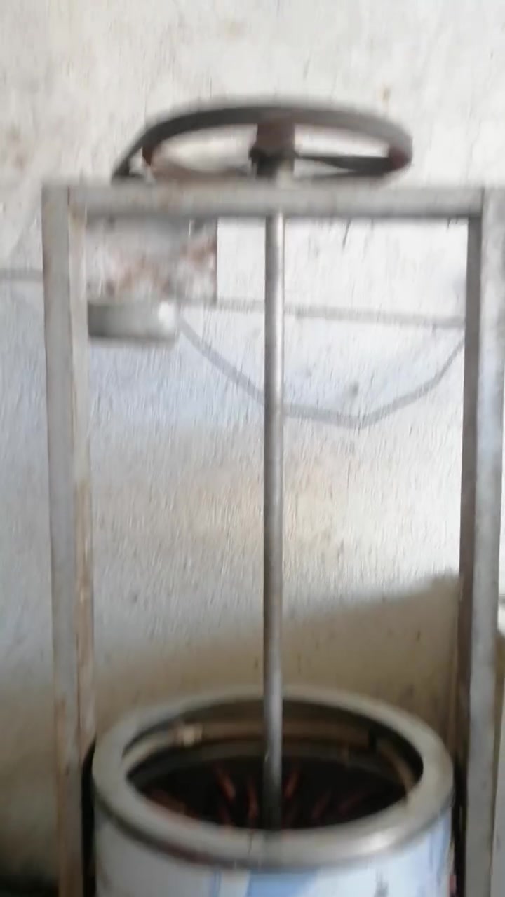 غراض محل دجاج مستعمله للبيع هلاسه دجاج محوره وقفاص وميزان وسنكي يعني محل كامل
النجف مشخاب ***********

