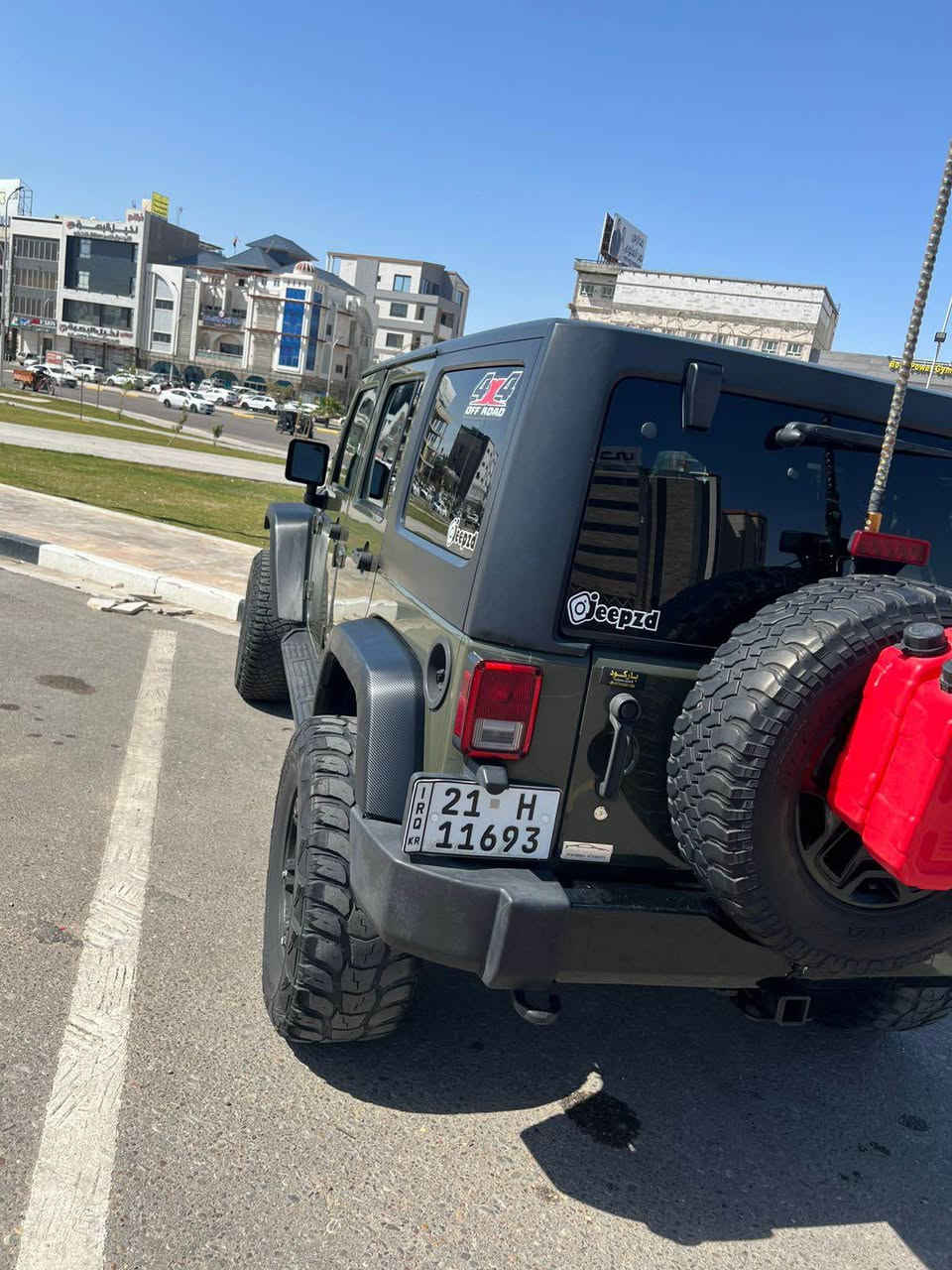 للبيع او مراوس بصالون  جيب رانكلر 2016 كير عادي رقم سليمانية تحويل حادث قطعه وحده جاملغ فقط  جاهزه كير محرك اكسلات دبلات فور ويل كهربائيات نوزلات وبلكات جدد حساسات كلهن مبدلهن ولا كلوب شغال صرفها كلش ممتاز تبريد شغال السياره مرفعة 2.5 تايرات جبلية ونضيفة جدا بدون خدوش وجاهزة فقط شكم ربل بالحدادة يطلع صوت يحتاج تبديل فقط السعر169 وبيها مجال ومكلفتني اكثر من هالسعر بهواي الله شاهد  ***********
*********** Singapore
