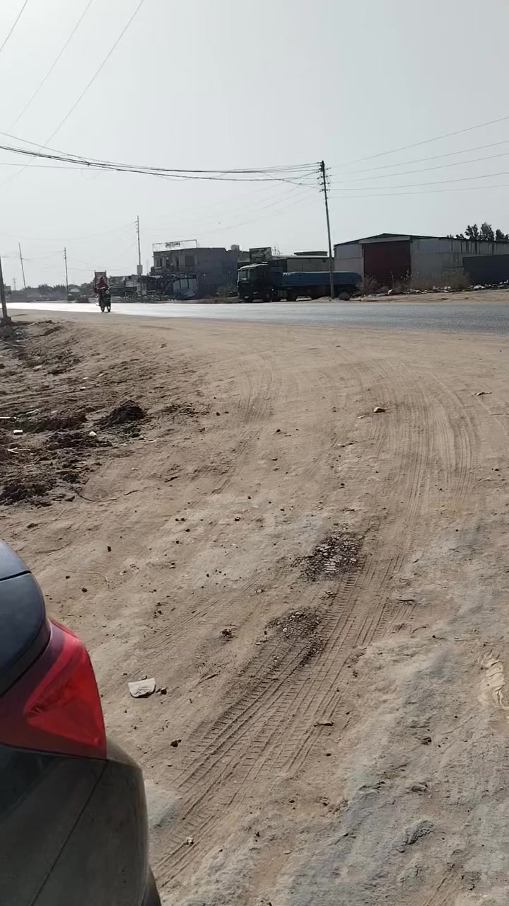 السلام عليكم قطعه ارض 100 طابو سند 25 قرار محكمه الموقع على شارع الرابط تبعد عن الشارع الرئيسي تقريبأ 100 متر سعره 20 او بيه مجال ***********
