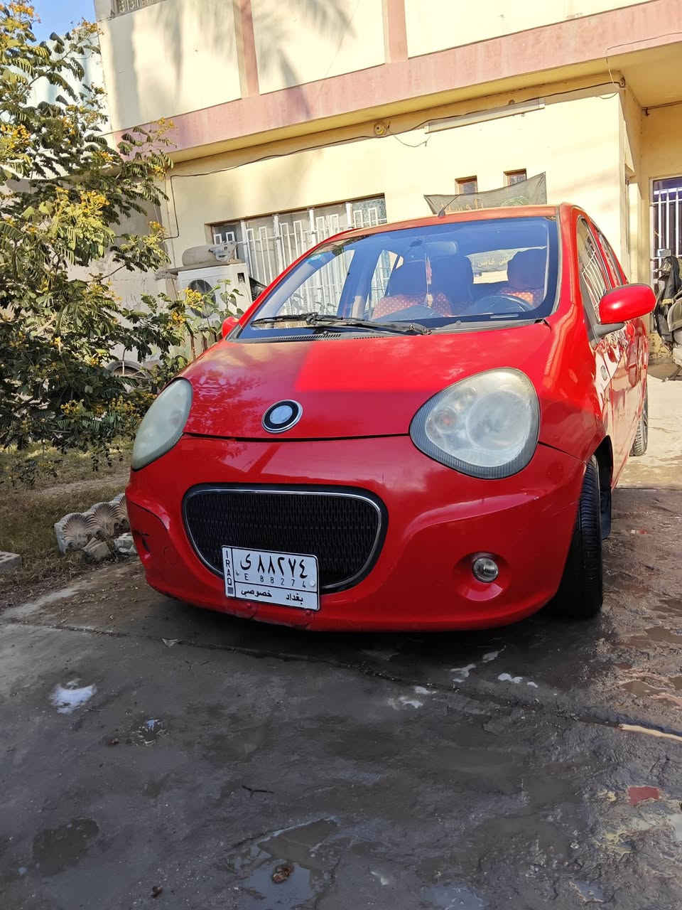 جيلي باندا موديل ٢٠١٣ ماشية ٢٧ الف بيها نقوصات قليلة وشوية جراد واضح بالصور تبريد تدفئه خير من الله تايرات جدد شادهن غرفه نظيفه سيارة حلوه مامتعوبه من كير ومحرك والصور تحكم رقم بغداد الماني  سعر ٥٣ وبيها مجال للطيبين 
للتواصل ***********
