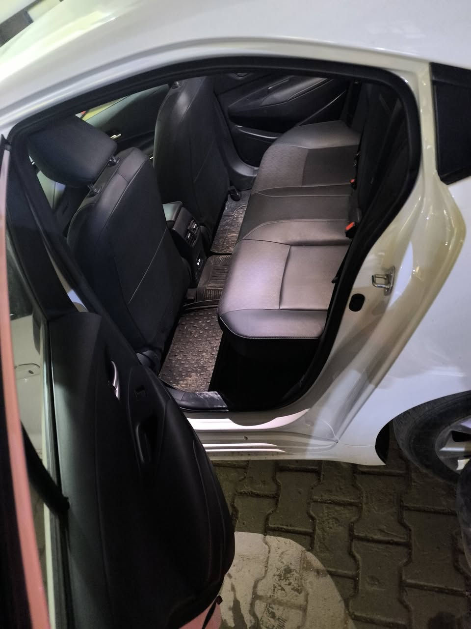 السلام عليكم
للبيع كورولا هايبرد 2025 سيارة جديده ومناقصها شي ماشية 6000 بيها أثر شخوط بالدعاميه الامامية والخلفيه موضحه بالصور وبيها شخط بالمراية الجانبيه الي بصف السائق وكلهن مسويهن

 السعر : 165 ورقه وبيها مجال بسيط 

ملاحظة ( ما ابيع البياع شراي لان اريد احول مباشرة بأسم المشتري تحويل ثاني يوم ) مكاني بغداد الحرية

للتواصل واتساب : ***********
