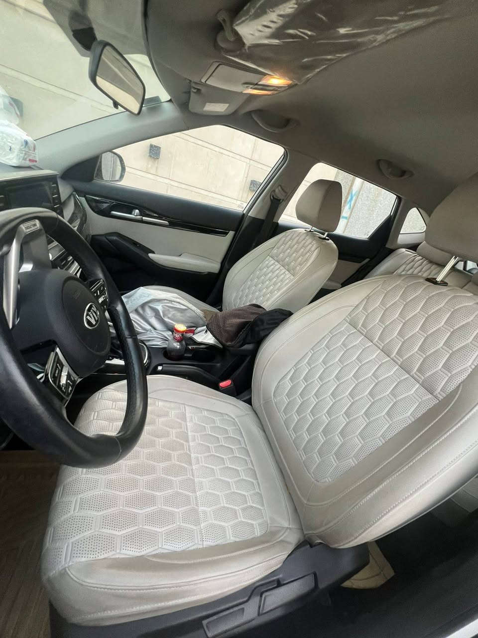 كيا سيليتوس 2021 للبيع 
تجميع هندي

السياره خليجي ماشيه تقريبا 22000 km 
بصمه بدون فتحه وكشنات جلد ، تبريد قطعتين، حساس خلفي ، كامره وشاشه كار بلي واندرويد وباقي المواصفات معروفه 
السياره نظيفه حيييل ومال بيت وممتعوبه ابد 
بيها بارد شبر بالجاملغ الخلفي وشخط باب السايق هم شبر والباقي مكفول 
رايدها ب16000
للاستفسار اكثر الاتصال عالرقم
*********** بغداد, العراق
