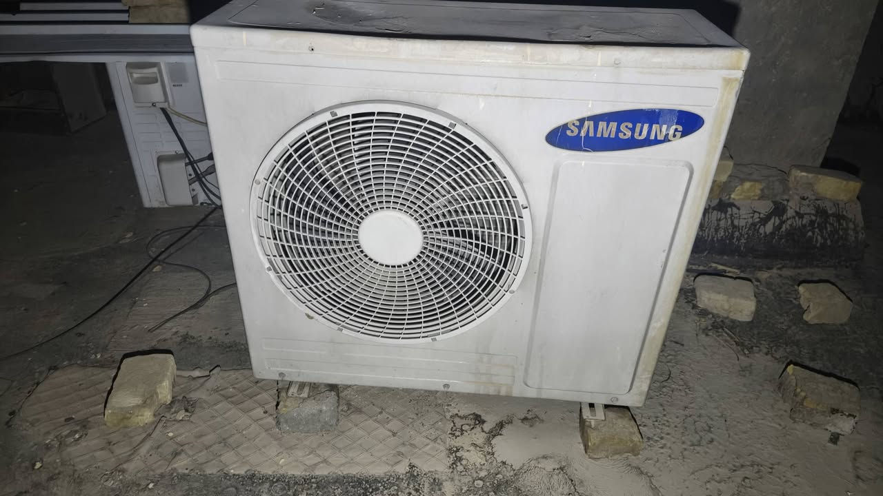 سبلت كنتوري سامسونج نضيف وحاليا يشتغل بس فانة شوية ضعيف اليريدة يتصل على الرقم ***********  سعرة 250 الف مكاني شارع المطحنة مقابل القرية
