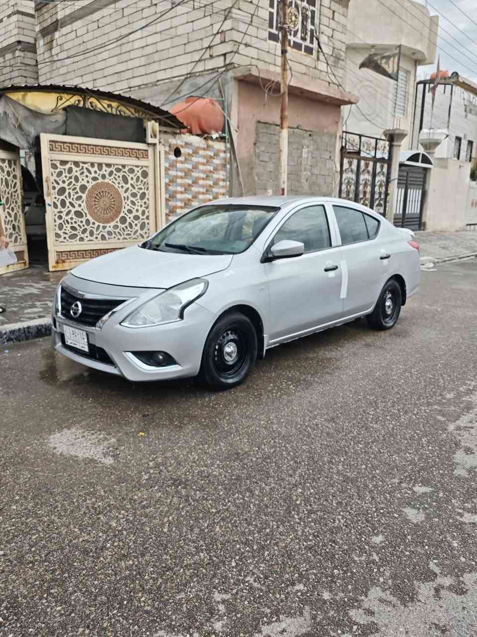 سلام عليكم نيسان فيرسا مديل 2019 وارد امريكي بيه ٣ قطع تبديل بجم مكينه كير حداديه تخم تاير كله جاهز رقم بصره مشروع وطني تحويل ثاني يوم بشرط سعر 80 وبيه مجال مكان سياره بصره قبله حي مهدسين رقم هاتف ***********
