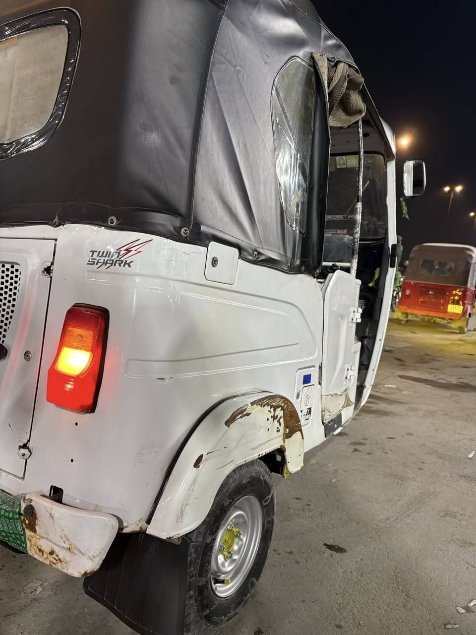 سلام عليكم تكتك موديل 2021تكتك نضيفه وخير من الله تجفيت بوشه وبستم فقط مامشروكه بسمي تحويل ثاني يوم خير من الله لا تنقيص ولا تبخير كامله كبل الشارع 
مكاني بغداد شعب 
وهاذا رقمي ***********
سعر (سبعه ونص )(7500) وبيه مجال
