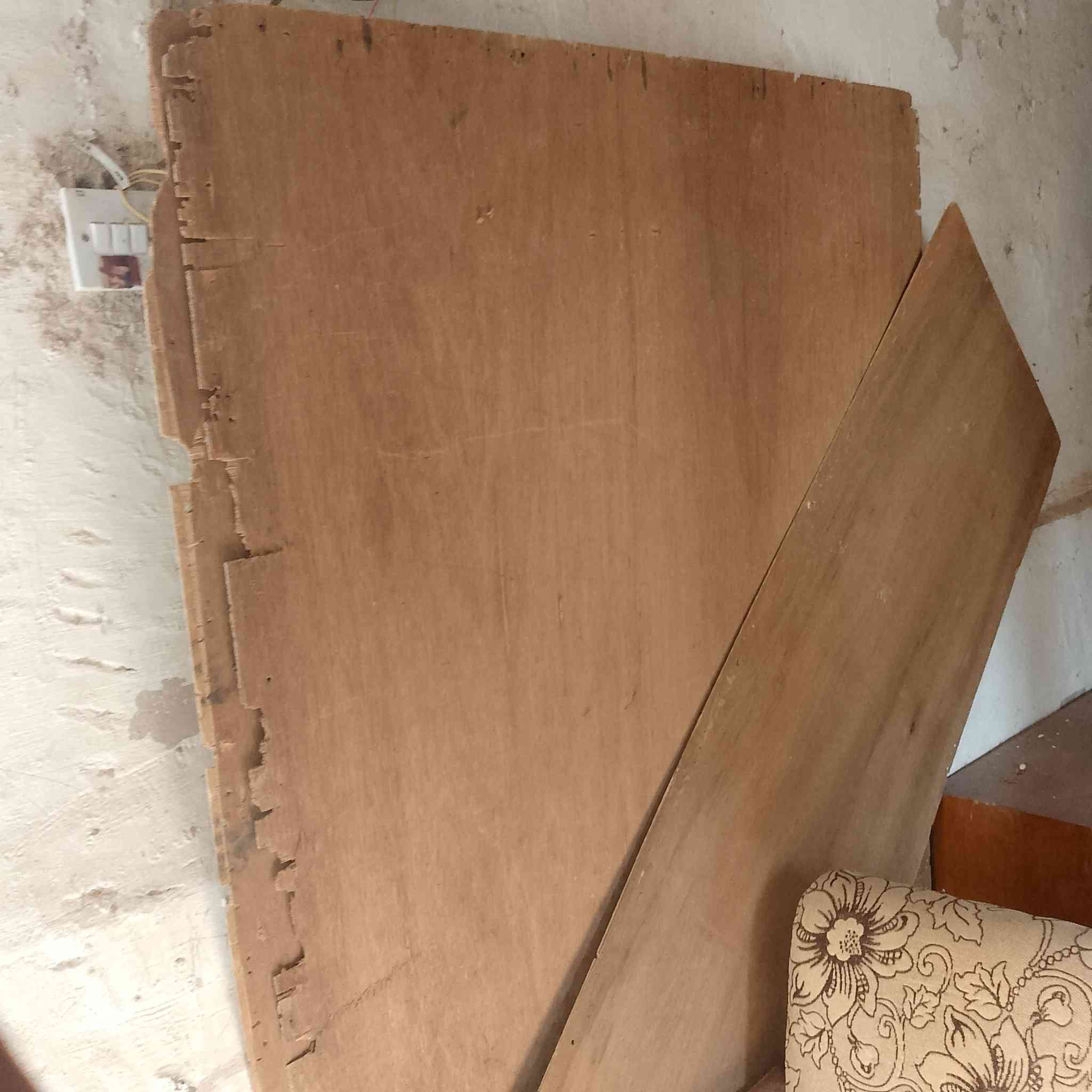 السلام عليكم اخوان غرفه خشاب للبيع او مراوس بثاث بيت اي شئ  عندك غير 
***********//***********
