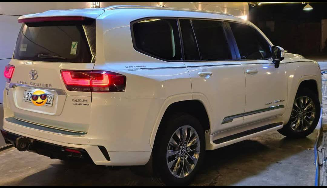 سلام عليكم
� لاندكروزر ابيض ساز لمتد اصل موديل 2024 GXR -Limited 🌟 
• مكفولة من كلشي حته من الجكة  
🔹 المواصفات العامة:
 • موديل: 2024
 • المكينة: 4000 CC تنفس طبيعي 
 • ماشيه  فقط 35  الف كيلو 
 • ساز اصل داخل بيجي 
 • رقم اربيل بأسمي شخصياً تحويل ثاني يوم
 • مكفولة من كلشي حته من الجكة 
🔹 الرفاهية والتجهيزات:
 • تبريد  للكشنات الأمامية 
 • شاشات خلفية
 • نظام تحكم منفصل بالتبريد للمقاعد الخلفية
 • شاشة وسطية كبيرة ونظام صوت فاخر
 • فتحات USB، بلوتوث، أنظمة أمان حديثة
🔹 الحالة:
✨ سيارة للذوّاقين فقط 
🚗 السيارة زيرو تماماً

🟩 السعر المطلوب  _ (  680 $ )وبيها مجال                             

للإستفسار الاتصال ع الارقام التالية 📲

 (  ***********  ) 

تحياتي لجميع 🌹 🌸 🙏🏻
