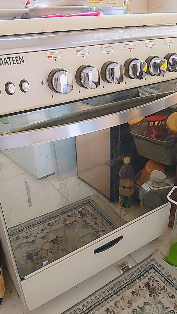 طباخ المتين قياس 60*60 نظيف كلش 250 الف واتساب ***********
