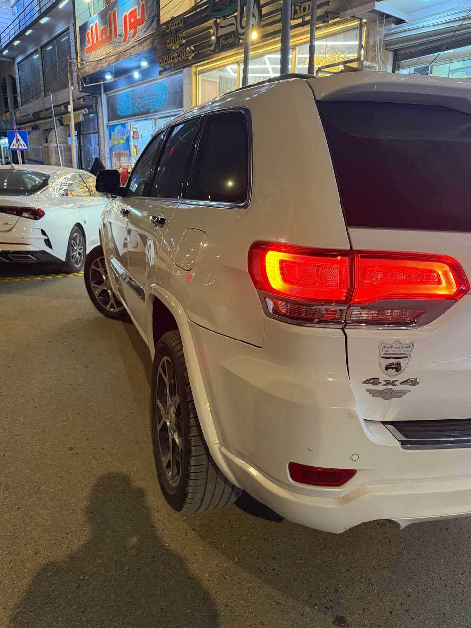 السلام عليكم  للبيع  او المراوس
جيب جراند شيروكي اوفر لاند فول  2019 (خليجي)
مكفوله كفاله عامه  ماشيه86
المكان النجف الاشرف
رقمي***********
 
#المواصفات :
1. رادار . 
2. نظام وقوف السيارة الذكي. (AUTO PARK)
3. تحذير الخروج عن المسار .  
4. نقطة عمياء .
5. دفع رباعي 4x4 . 
6. فرش المقاعد من الجلد . 
7. صفي المقاعد الأمامية كهربائية .
8. ذاكرة لحفظ وضعيات الجلوس . 
9. صفي المقاعد الأمامية مع تدفئة . 
10. صف المقاعد الخلفية مع تدفئة . 
11. ويل قياس 20 انج .
12. مقود السائق كهربائي . 
13. تدفئة ستيرن . 
14. سقف بانوراما .
15. شاشه كبيرة 8.4 انج .
16. نظام الملاحة (GPS) . 
17. نظام خاص للطرق الوعرة . 
18. مصابيح امامية زنون . 
19. المصابيح الأمامية مع LED لايت . 
20. كشافات ضباب بروجكتر زنون . 
21. تشغيل عن بعد .
22. صندوق كهربائي .
23. حساسات أمامية . 
24. حساسات خلفية .
25. كاميرا خلفية .
26. بخاخ ماء لتنظيف المصابيح الامامية .
27. مرايا متحسسه للضوء العالي . 
28. مرايا جانبية قابلة للطي . 
29. بلوتوث تلفون . 
30. محدد سرعة . 
31. نظام تشغيل واطفاء اوتماتيكي للمحرك للتوفير من صرف الوقود . ( Auto Start System ) .
32. نظام بريك اوتماتيكي ( Auto Break System ) .
33.نظام الجوبلس تصعد وتنزل جكات فول 
-------------------- النجف, العراق
