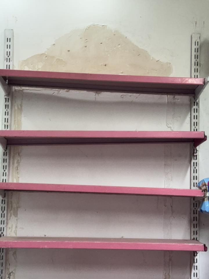 رفوف عدد 30 قطعه كاملات
معه رفع توجد بي انارة للبيع
***********
