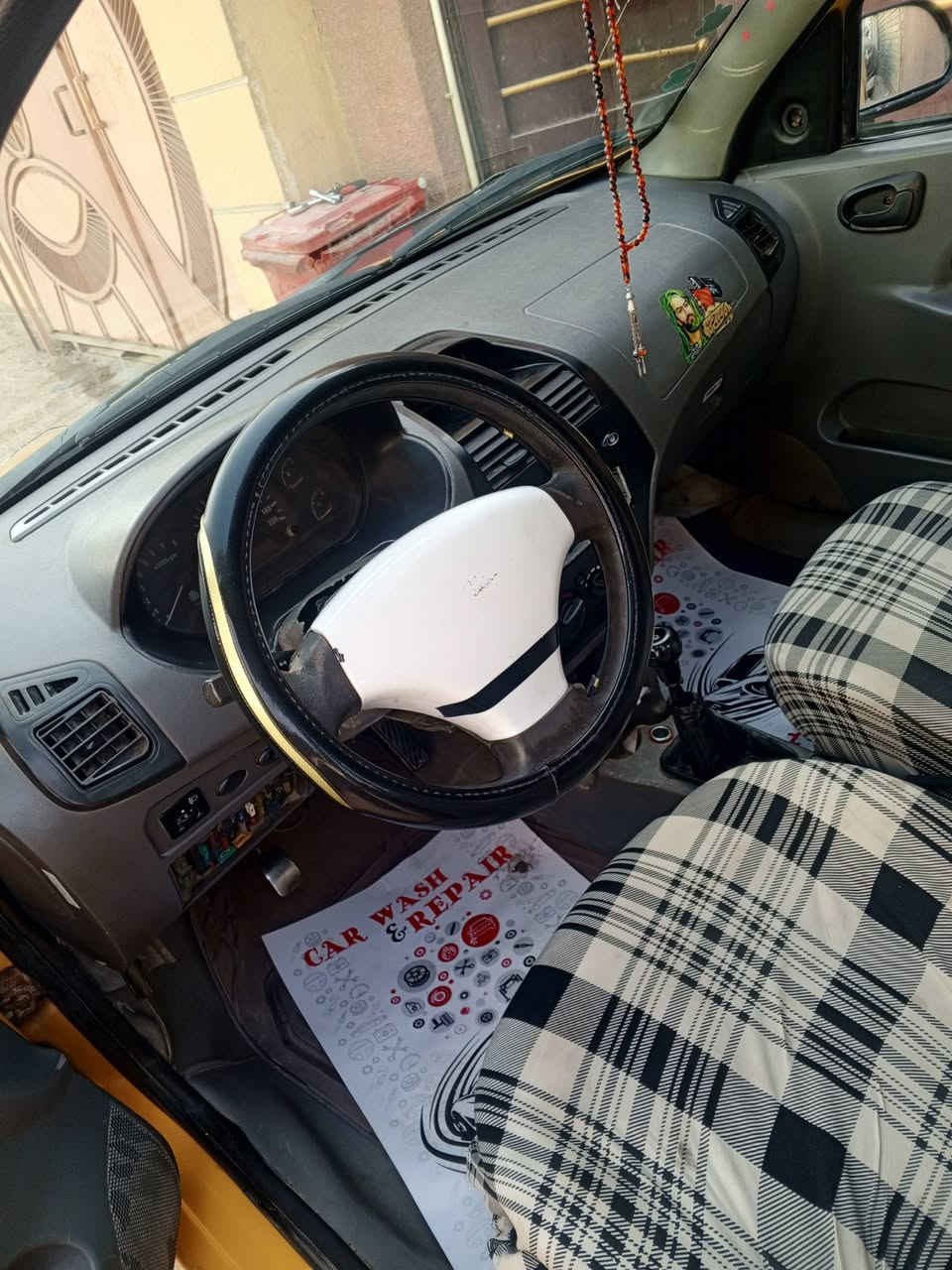 طيبه 2015 رقم انكليزي بـ اسمي
سياره خير من الله 
ضربتها بل خشم مال جاملغ الأيمن قليله
وبيها بعض  الملاحظات 
تجي وتشوف بعينك وكلبها 
السعر 33 وبي مجال 
مكانها بغداد الزعفرانيه 
***********
