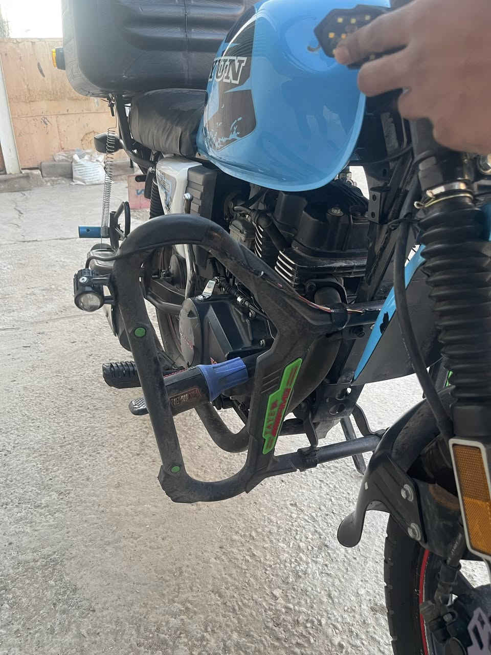 دايوان 23محدثه 26للبيع دراجه خير من الله تجي وتشوف بعينك بدون رقم أوراق أصولي عارضها بواحد ونص وبيها مجال حك الجيه 1،500    رقم(***********)
