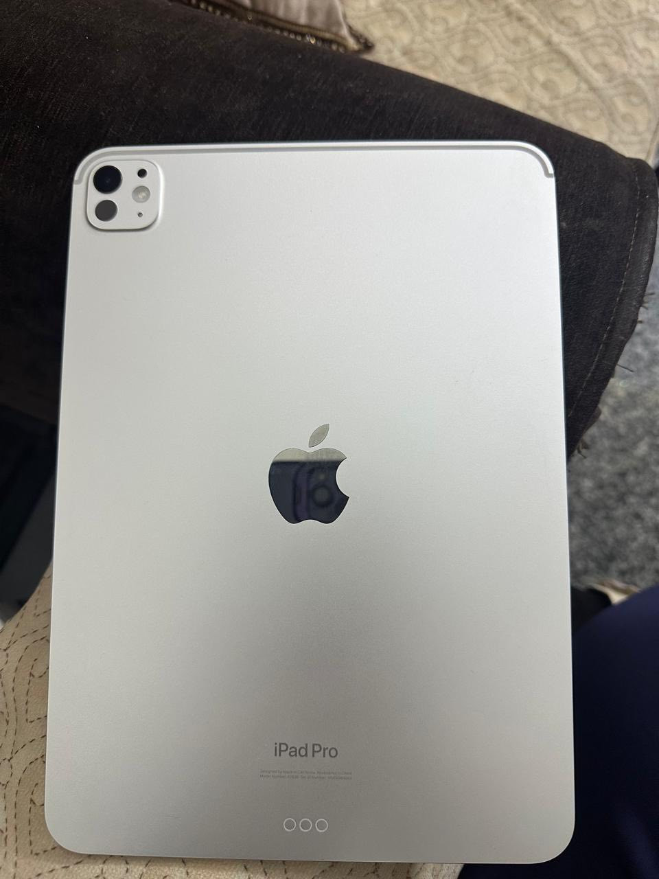 ايباد M4
ذاكره 256 
بطاريه 96 
عدد دورات الشحن 239 
ملحقات كامله شاحن مالته الأصلي كارتونه هم موجوده جهاز ڤول  
السعر مليون وميه وبي مجال 
ماعندي توصيل


**إذا كنت صاحب هذا الإعلان وتريد حذفه لأي سبب، رجاءا أرسل رسالة إلى الدعم الفني**