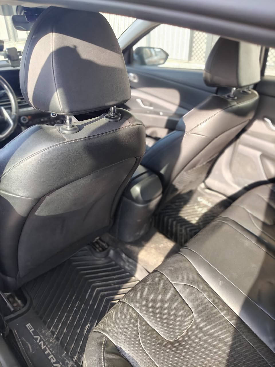 السلام وعليكم النترا 2023وارد امريكي لبل واحد رقم بغداد بيهه قطعه وحده صبغ فقط السونار موجود ماشيه 33 الف مواصفات فول فتحه تحكم ستيرن تدفئه كشنات تبريد ثلج ويل كب 17 اماباقي المواصفات معروفه السعر165 وبيهه مجال بصيط مكان السياره بغداد للاتصال ***********
