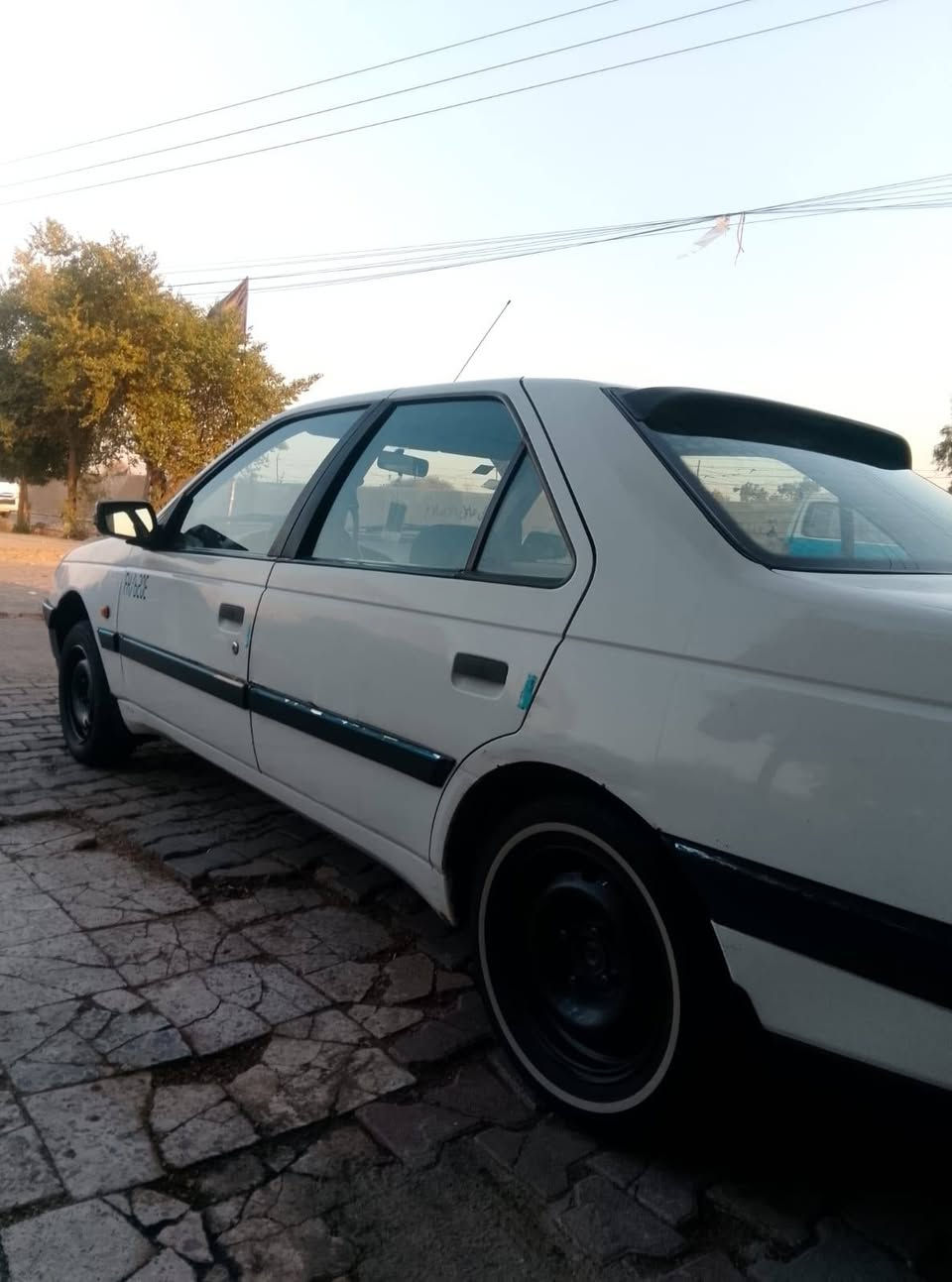 السلام عليكم بيجو 405/موديل 9 كير محرك وتبريد باتري جديد بلكات دسكات  راديتر تلث سروات وكمبريسر تبريد جديد سياره جاهزة وبسمي رقم نكليزي تحويل ثاني يوم سياره نضيف وحلوه السعر 32ةوبيه مجال قليل رقم الهاتف ***********
