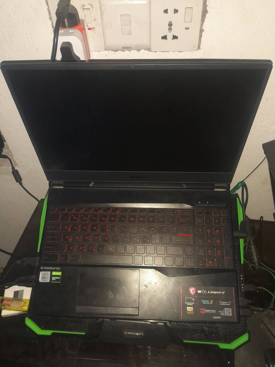 بكارتون الشركة ونظيف جداً: MSI GL65 Leopard للبيع 💎
السلام عليكم.. للبيع لابتوب ألعاب ومونتاج احترافي من شركة MSI الغنية عن التعريف. الجهاز استخدام حشيم ونظيف جداً، شغال 100% وبدون أي عيوب أو مشاكل، ومثالي جداً للألعاب الثقيلة (ببجي موبايل على المحاكي بسلاسة عالية، كاونتر، فيفا) وبرامج الهندسية والمونتاج.
​🚀 المواصفات الكاملة:
​المعالج (CPU): Intel Core i7 (الجيل العاشر) — أداء سريع وقوي جداً.
​كرت الشاشة (GPU): Nvidia GeForce GTX 1650 Ti (النسخة المطورة والممتازة للألعاب).
​الذاكرة (RAM): 16 جيجا DDR4 — تضمن لك سلاسة تامة وبدون أي لاغ (Lag).
​التخزين (Storage): هارد 500 جيجا SSD NVMe (الحديث فائق السرعة) — يفتح الويندوز والألعاب بلمح البصر.
​الكيبورد: كيبورد قيمنق احترافي بإضاءة حمراء مميزة من شركة SteelSeries.
​نظام التبريد: تقنية Cooler Boost 5 العملاقة بمراوح مزدوجة لحجم تبريد فائق يحافظ على برودة اللابتوب أثناء اللعب الطويل.
​🔌 الملحقات (كامل غراضه):
​كارتونة الجهاز الأصلية متوفرة وبحالة ممتازة.
​الشاحن الأصلي الخاص بالشركة.
​💵 السعر: 700 ألف دينار عراقي (قفل قفل، غير قابل للتفاوض)
​📍 المكان: بغداد


**إذا كنت صاحب هذا الإعلان وتريد حذفه لأي سبب، رجاءا أرسل رسالة إلى الدعم الفني**