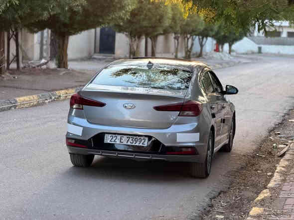 السلام عليكم النترا ٢٠٢٠ سعر ٩٨ ورقة  قفل قفل قفل سياره بيها ضربة جهه سايق مصبوغه عام اكفل الكص والدواخل يعني لالغد ولاشاصي بيها سياره جاهزه وكل نقص مابيها مكينتها ١٨٠٠ دوش جاهزه السياره فول لمتدد تحويل مباشر السياره احلى من صور بعد مكان السياره بغداد العامرية شارع المنضمة *********** بغداد
