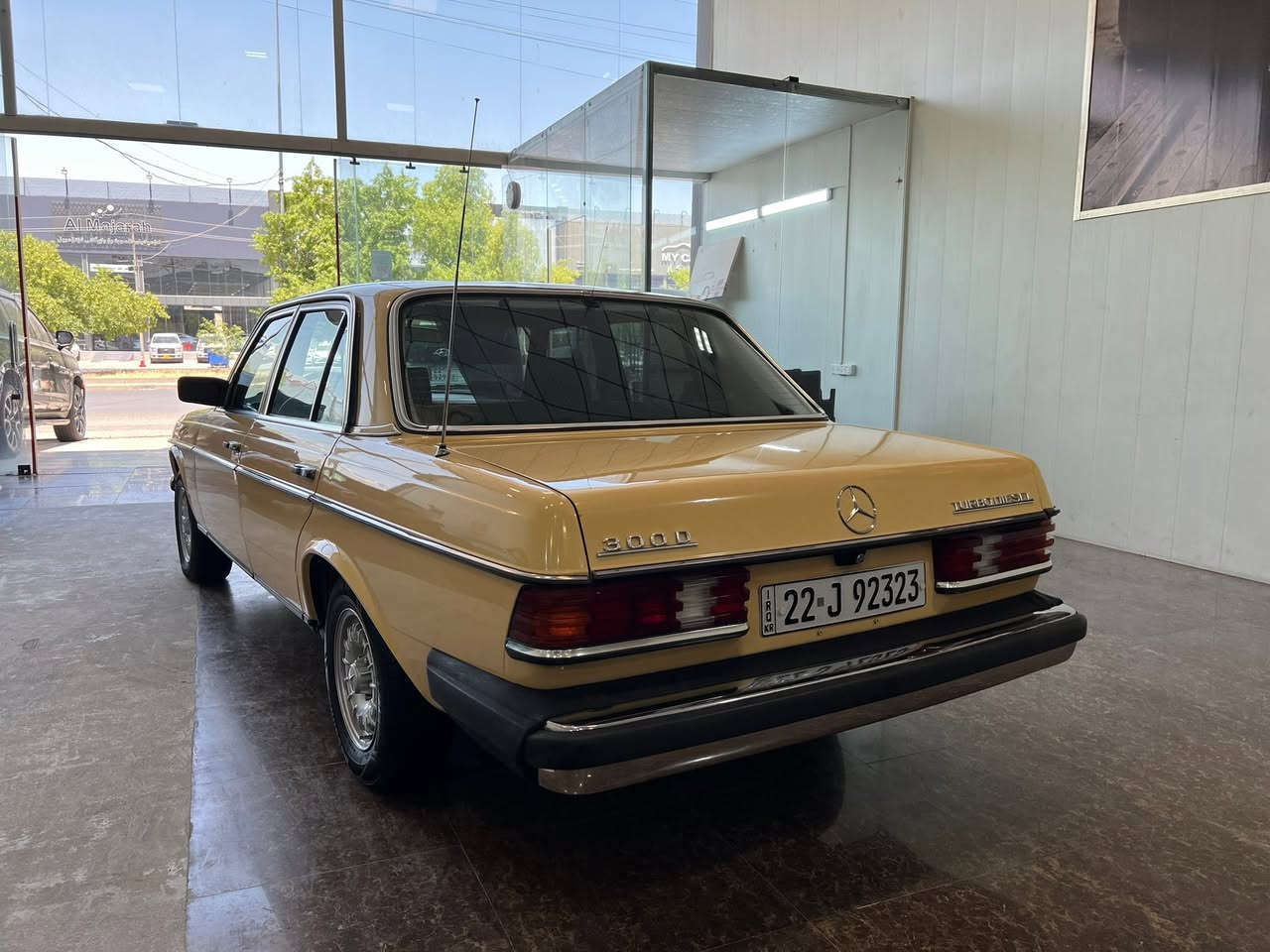 Mercedes Benz E300D TURBO DIESEL 1982
موديل ١٩٨٢ مواصفات امريكي 
دخول جديد 

ديزل ٥ سلندر توربو محرك گير تبريد بيلاد علي وضع الشركة محرك مامفتوح 

سعر  ٨٨$ورقة

مكان سيارة اربيل معرض هاشم للسيارات 

***********
***********
