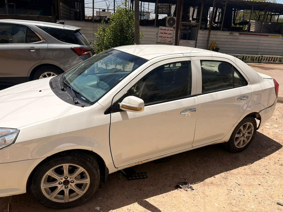 سيارة بلادية موديل ٢٠١٣
بس شوية خياس بيها وتبخير قليل بدون تنقيص 
سعرها 30 مكانها بغداد الغدير ساحة ميسلون
***********
