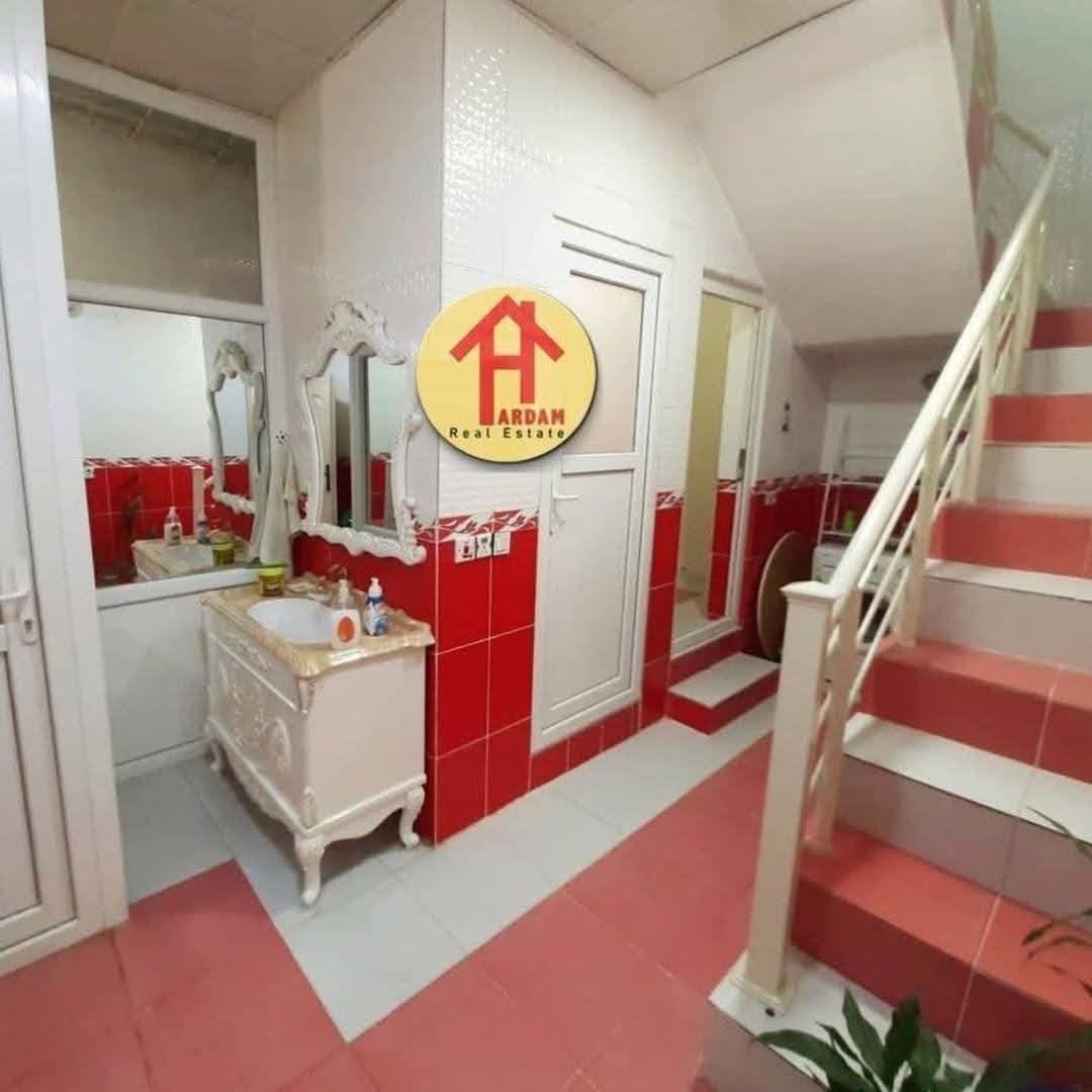 🏡 خانوو بۆ فرۆشتن لە گەرەکی هەرەوەزی
✅ رووبەری :— ٢٠٠ مەتر ١ قات 

✅ رووی  :—  ئەزمەر  

✅ پێشی  :— ١٠ مەتر  

✅ پێکھاتووە لە  :— حەوشە و گەراج  ، مەدخەل  ، میوان و هۆل کراوە ،  مەتبەخ   ، مساعد مەتبەخ  ،  ٢ نووستن  ، مشتەمەلات ، رووناکی  ،  هەورەبان  ، ژێرزەمین 

📌 تایبەتمەندی خانووەکە 📌    سەقفی مەغریبی  ،  ئەرزی لامینات ( تەختەیە ) ،  دەکتی موبەریدە   .. 

بۆ نرخ ژمارە ١ لە کۆمێنت بنووسن راستەوخۆ نرختان بۆ دێ 

بۆ زانیاری زیاتر پەیوەندی بکەن بە 

 نوسینگەی ھەردەم 

📍ناونیشان  :— گردی سەرچنار - پشت شووقەکانی بەھاران — بەرامبەر مزگەوتی بیلالی حەبەشی

📞 ژمارە موبایل  :— *********** - ***********
📞  ژمارە ڤایبەر  :— ***********

📢 تۆی بەرێز گەر خانوو یان شووقە یان زەویت ھەیە 
دەتەوێت  بیفرۆشیت یان بەکرێ بدەیت 
ھەر ئێستا پەیوەندی بکەن بە
نوسینگەی ھەردەم  
ناونیشان و زانیاری و رەسمی  بنێرن بۆ 
ڤایبەر یان  وەتسئەپ 
بۆتان بڵاودەکەینەوە
