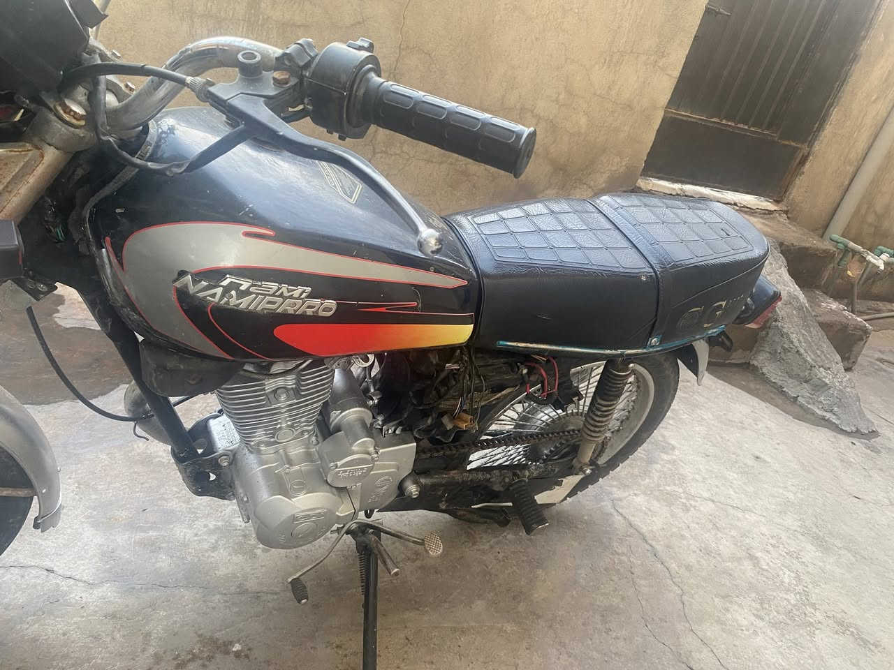 کاکە سلاوی خواتان لی بیت  ئەم ماتۆرەمان بۆ فرۆشتنە بی عەیبە و ماڵی دۆستە سەوتی تیدا نیە  ماتۆرەکە مۆدیلی 2020 شوینمان سلیمانییە هەر کەس حەزی لی بوو تیل بکە یان بە وەتسئاپ نرخی 270مەحەمەلەیەکی کەم ***********
